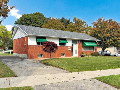 Photo 1 at 29 Golfhaven Drive, Woburn, Toronto