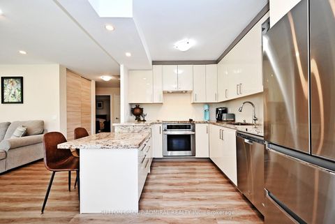 Photo 10 at 203 - 91 Townsgate Drive, Yorkhill, Vaughan