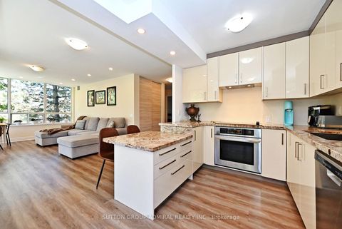 Photo 11 at 203 - 91 Townsgate Drive, Yorkhill, Vaughan
