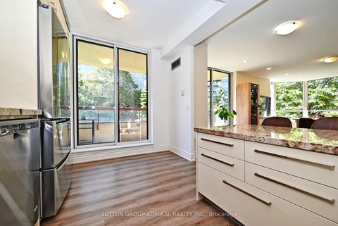 Photo 12 at 203 - 91 Townsgate Drive, Yorkhill, Vaughan