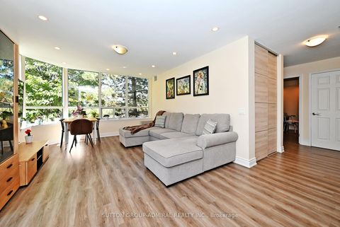 Photo 14 at 203 - 91 Townsgate Drive, Yorkhill, Vaughan