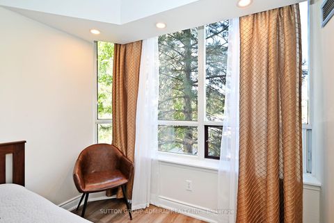 Photo 28 at 203 - 91 Townsgate Drive, Yorkhill, Vaughan