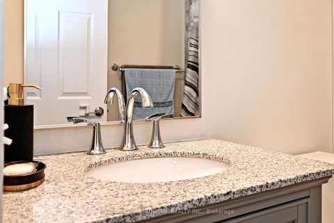 Photo 33 at 203 - 91 Townsgate Drive, Yorkhill, Vaughan
