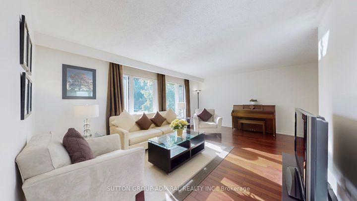 Photo 5 at 62 Shieldmark Crescent, Royal Orchard, Markham