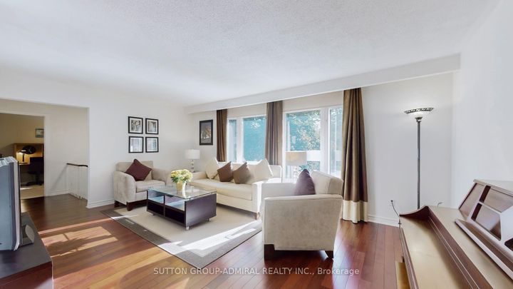 Photo 6 at 62 Shieldmark Crescent, Royal Orchard, Markham