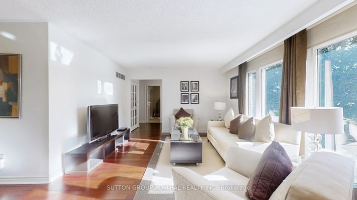 Photo 7 at 62 Shieldmark Crescent, Royal Orchard, Markham