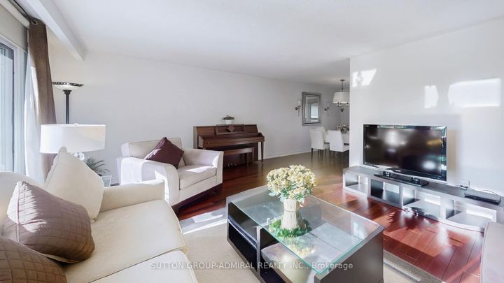 Photo 8 at 62 Shieldmark Crescent, Royal Orchard, Markham