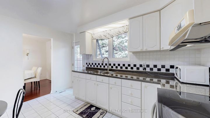 Photo 13 at 62 Shieldmark Crescent, Royal Orchard, Markham