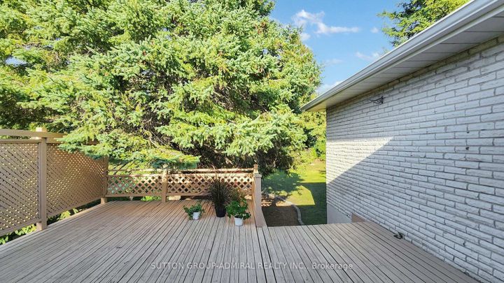 Photo 16 at 62 Shieldmark Crescent, Royal Orchard, Markham