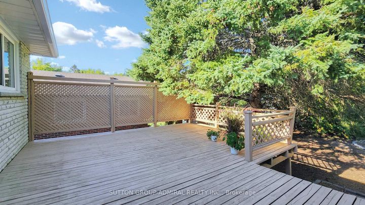 Photo 18 at 62 Shieldmark Crescent, Royal Orchard, Markham