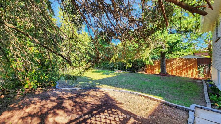 Photo 20 at 62 Shieldmark Crescent, Royal Orchard, Markham