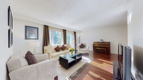 Photo 5 at 62 Shieldmark Crescent, Royal Orchard, Markham