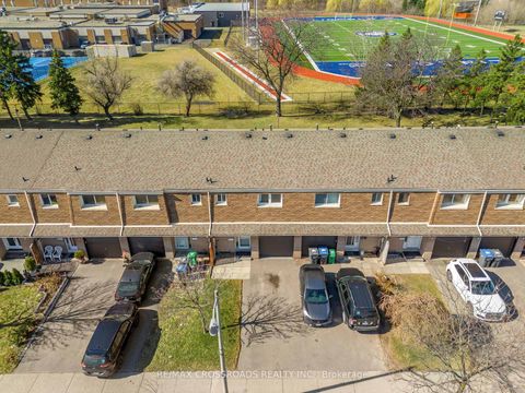 Photo 3 at 12 - 7450 Darcel Avenue, Malton, Mississauga