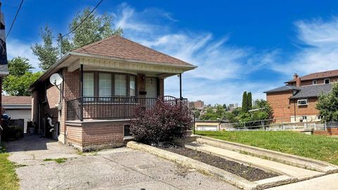 Photo 2 at 122 Hatherley Road, Fairbank, Toronto