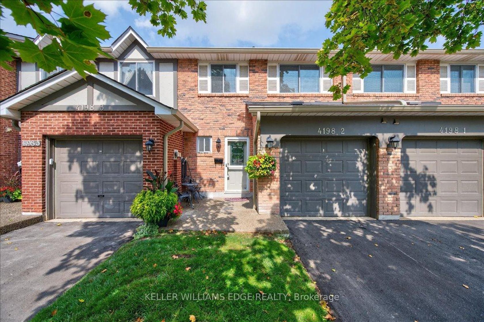 2 - 4198 Longmoor Drive, Appleby, Burlington by Loree Meneguzzi Real Estate 2 - 4198 Longmoor Drive, Appleby, Burlington