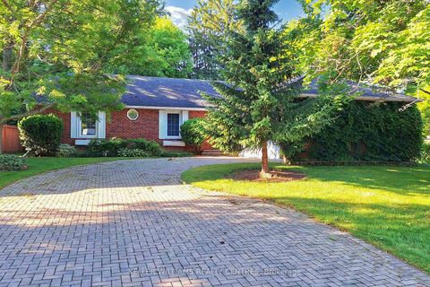 Photo 5 at 27 Hawthorne Lane, Aurora Village, Aurora Photo 5 at 27 Hawthorne Lane, Aurora Village, Aurora