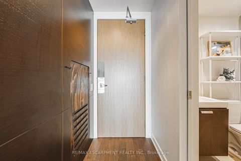 Photo 5 at 627 - 629 King Street W, Waterfront Communities C1, Toronto