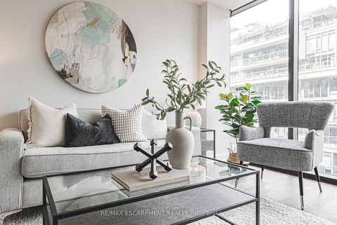 Photo 9 at 627 - 629 King Street W, Waterfront Communities C1, Toronto