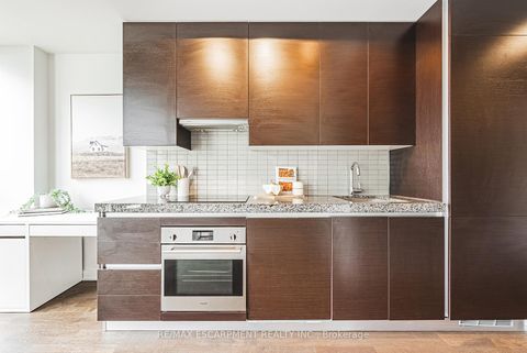 Photo 12 at 627 - 629 King Street W, Waterfront Communities C1, Toronto