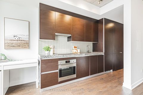 Photo 13 at 627 - 629 King Street W, Waterfront Communities C1, Toronto