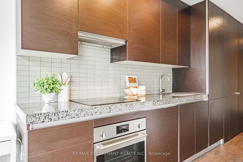 Photo 14 at 627 - 629 King Street W, Waterfront Communities C1, Toronto