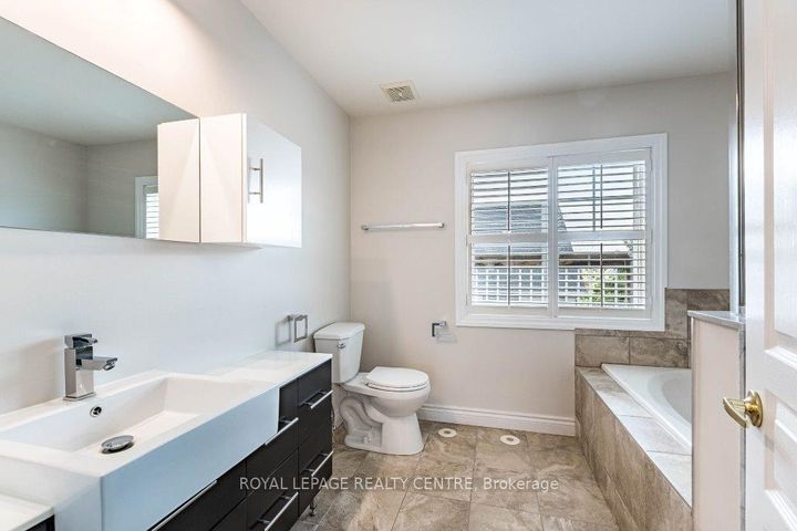 Photo 33 at 35 Compass Way, Port Credit, Mississauga