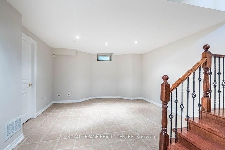 Photo 37 at 35 Compass Way, Port Credit, Mississauga