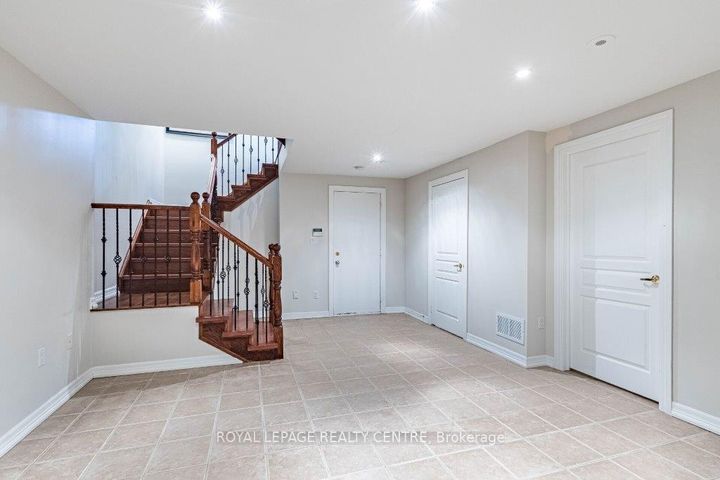 Photo 38 at 35 Compass Way, Port Credit, Mississauga