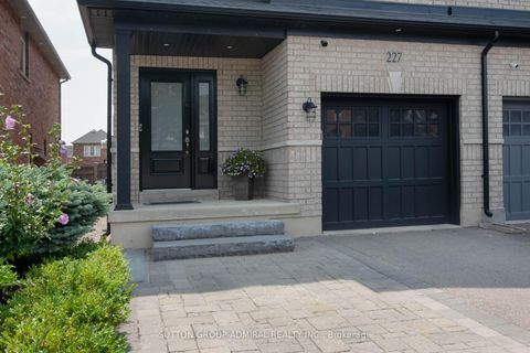 Photo 2 at 227 Canada Drive, Vellore Village, Vaughan