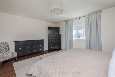 Photo 16 at 227 Canada Drive, Vellore Village, Vaughan