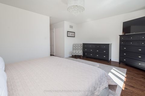 Photo 17 at 227 Canada Drive, Vellore Village, Vaughan