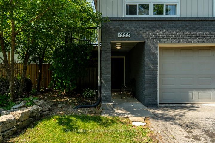 Photo 3 at 1555 Newlands Crescent, Palmer, Burlington