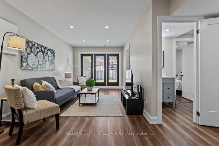Photo 4 at 1555 Newlands Crescent, Palmer, Burlington