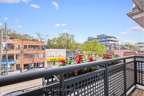 Photo 4 at 301 - 1941 Queen Street E, The Beaches, Toronto