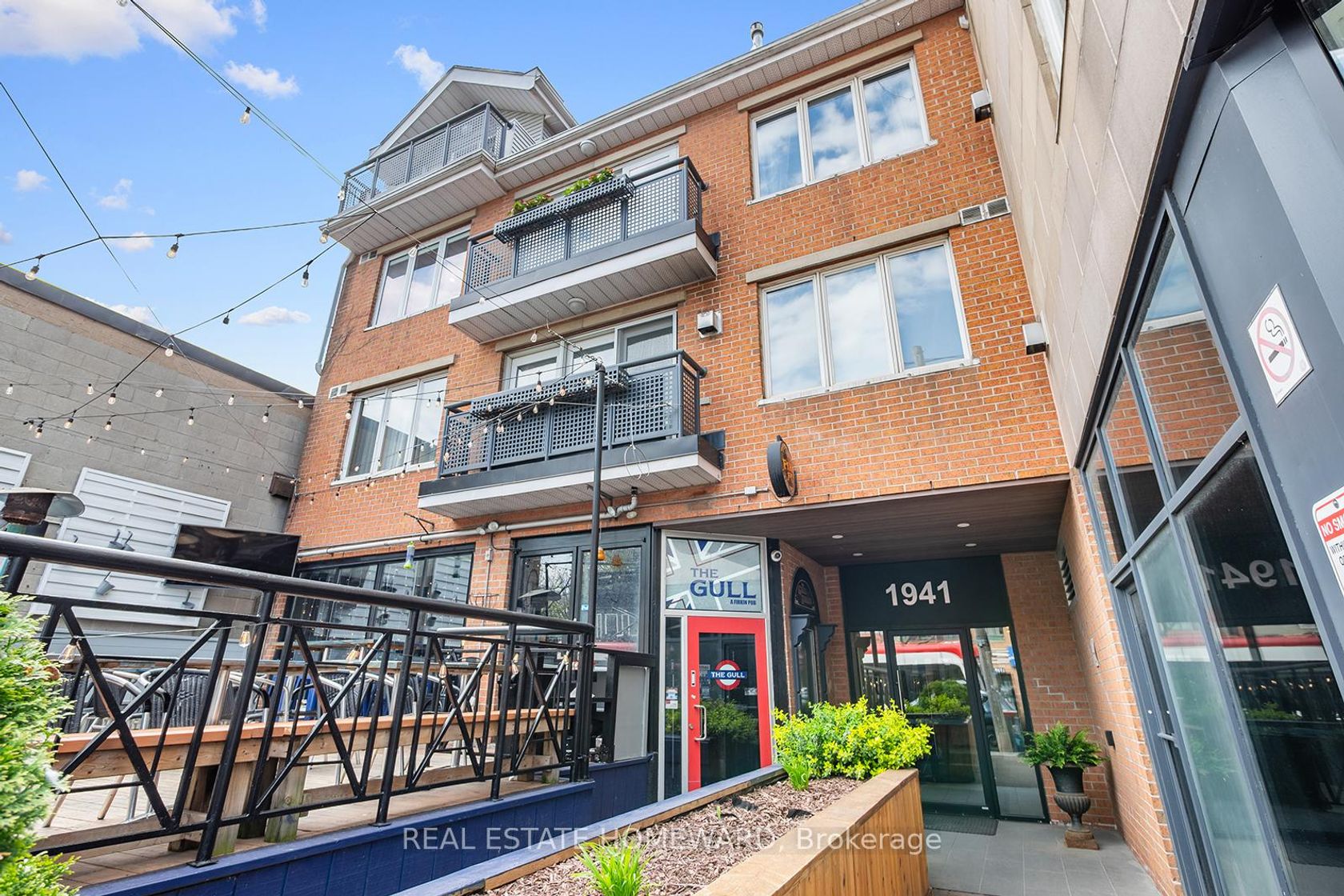 301 - 1941 Queen Street E, The Beaches, Toronto 