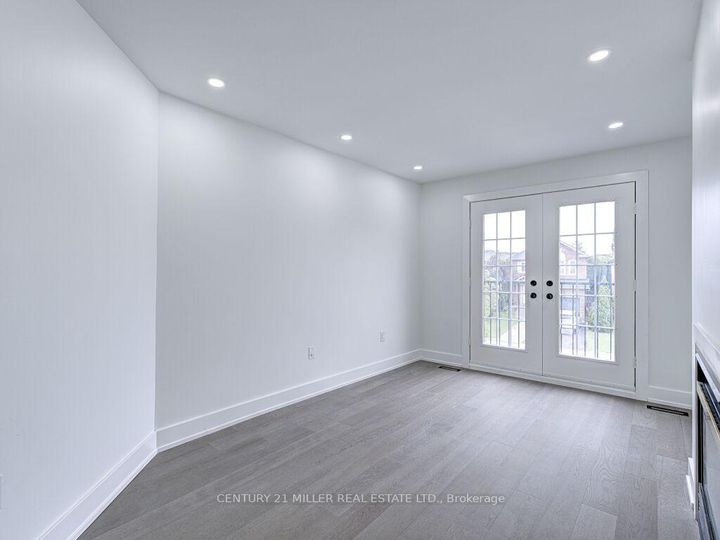 Photo 21 at 373 Ravineview Way, WC Wedgewood Creek, Oakville