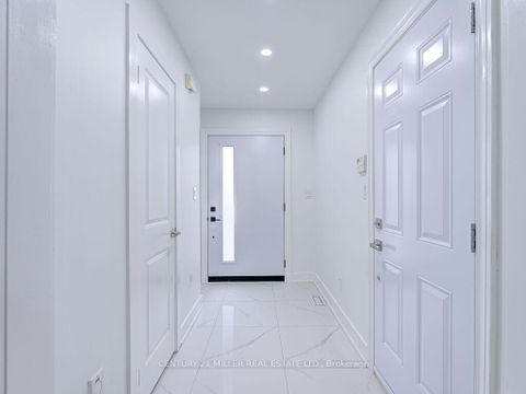 Photo 4 at 373 Ravineview Way, WC Wedgewood Creek, Oakville