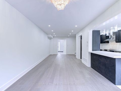 Photo 11 at 373 Ravineview Way, WC Wedgewood Creek, Oakville