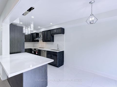 Photo 13 at 373 Ravineview Way, WC Wedgewood Creek, Oakville