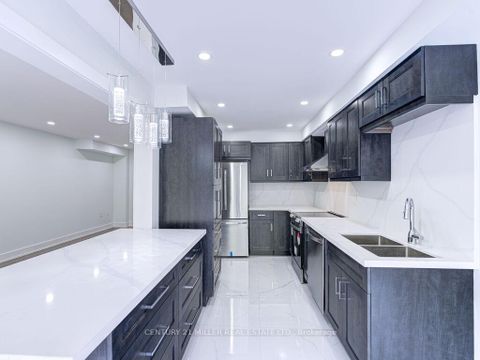 Photo 16 at 373 Ravineview Way, WC Wedgewood Creek, Oakville