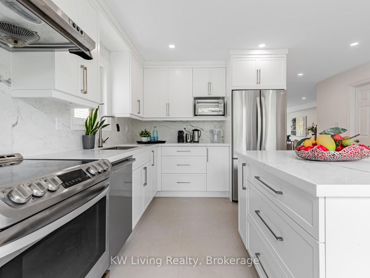 Photo 10 at 98 Leitchcroft Crescent, Commerce Valley, Markham