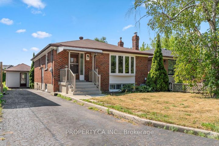 Photo 2 at 35 Farrell Avenue, Willowdale West, Toronto
