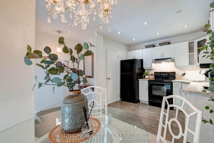 Photo 11 at 5 - 50 Battenberg Avenue, Woodbine Corridor, Toronto