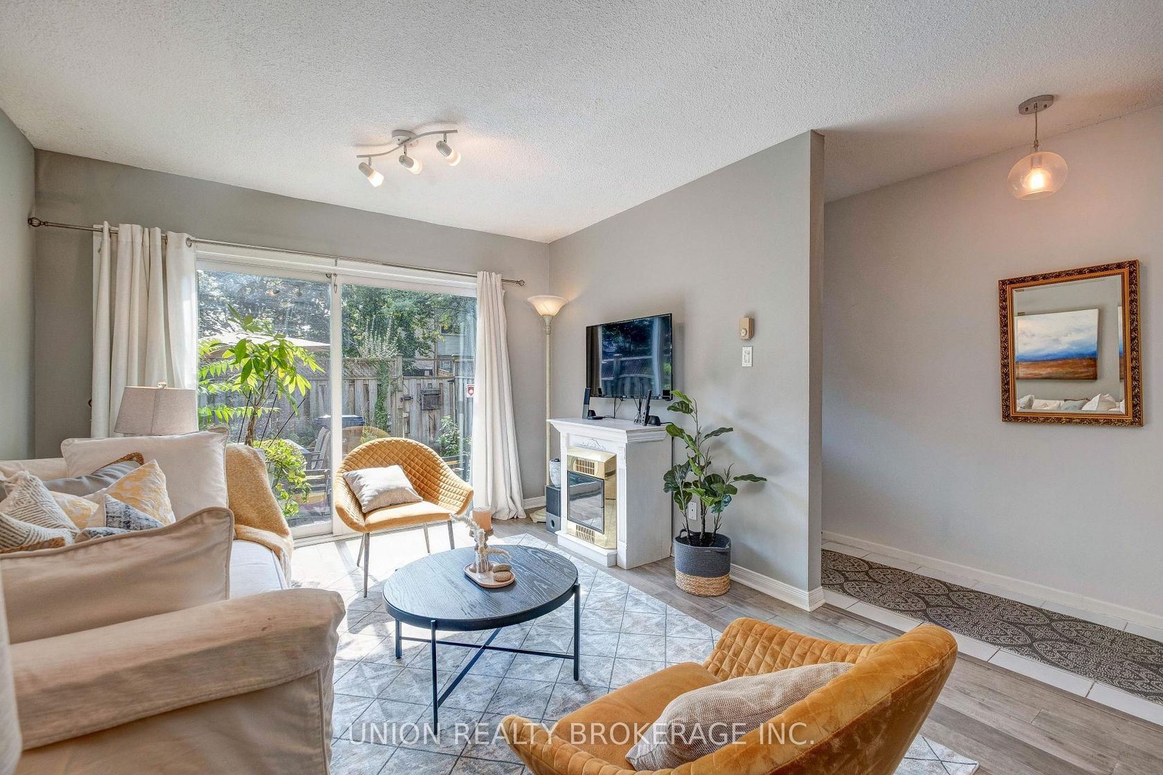 5 - 50 Battenberg Avenue, Woodbine Corridor, Toronto 2
