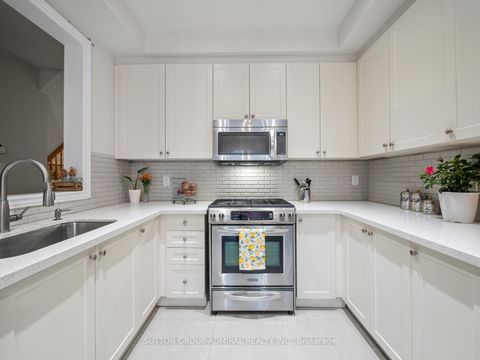 Photo 10 at 79 Watkins Glen Crescent, Bayview Wellington, Aurora