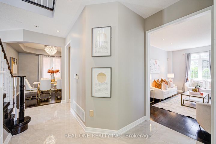 Photo 4 at 35 Ridgecrest Road, Berczy, Markham