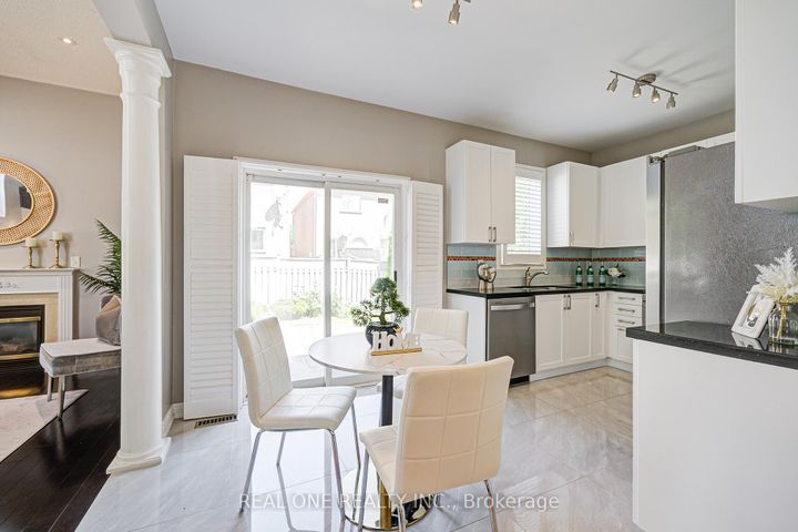 Photo 12 at 35 Ridgecrest Road, Berczy, Markham
