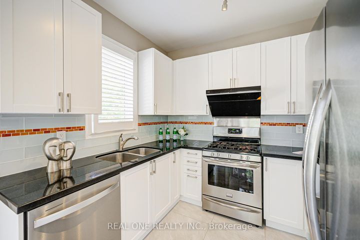 Photo 13 at 35 Ridgecrest Road, Berczy, Markham