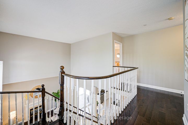 Photo 17 at 35 Ridgecrest Road, Berczy, Markham