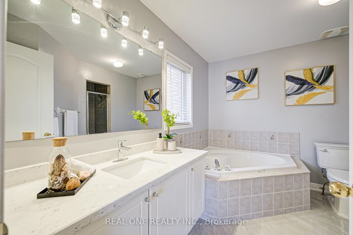 Photo 20 at 35 Ridgecrest Road, Berczy, Markham